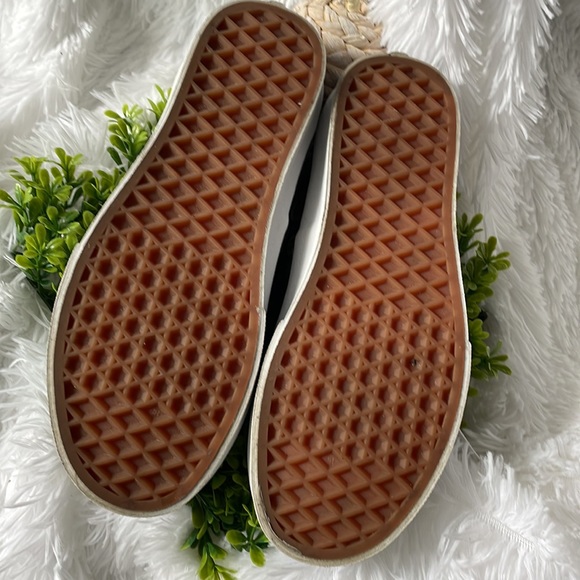 Vans X Disney Minnie Mouse Digi Rose Sneakers - Picture 7 of 12